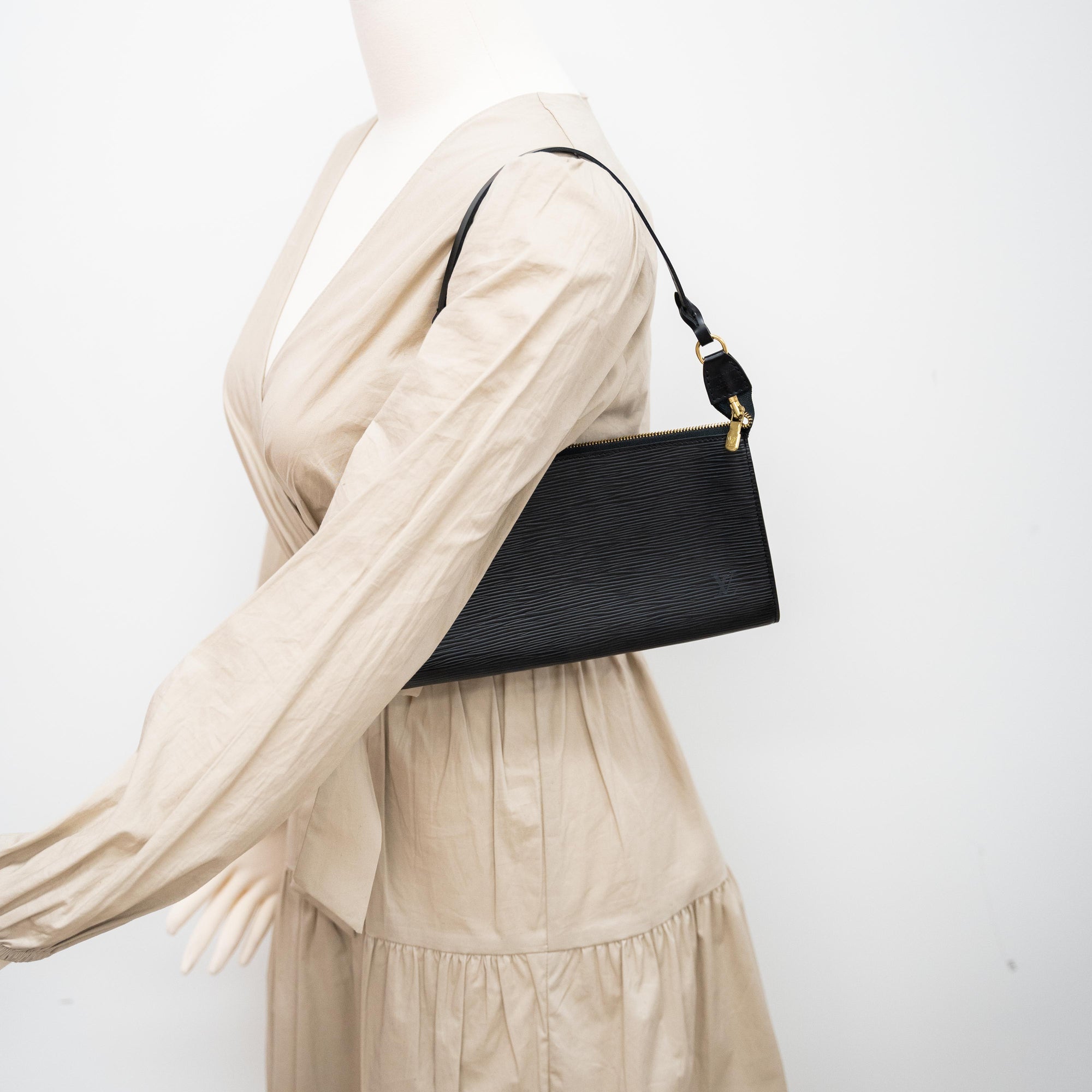 Louis Vuitton Vintage Black Epi Leather Pochette – Votre Luxe