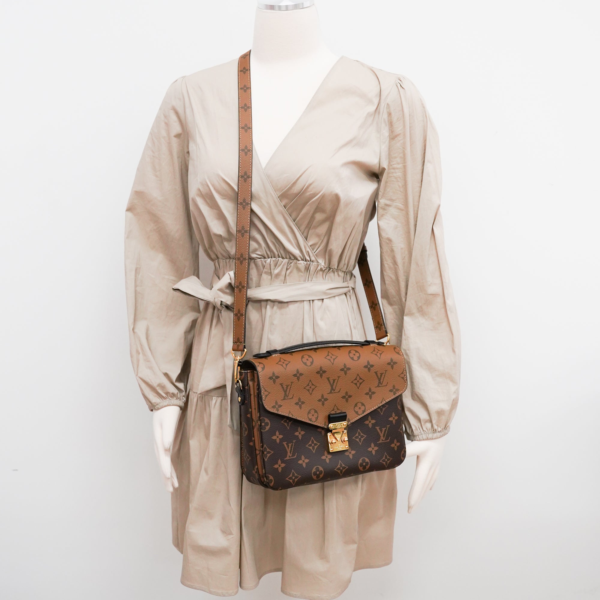 How I pack my Bag: Louis Vuitton Pochette Metis 