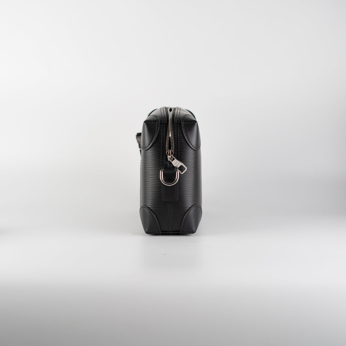 Louis Vuitton Supple Trunk Messenger Bag Epi Leather Black