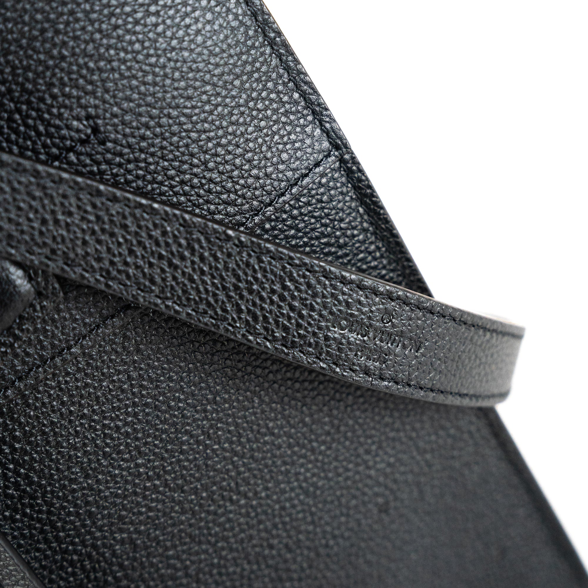 City Steamer Louis Vuitton Anachronism Black Leather ref.705934 - Joli  Closet