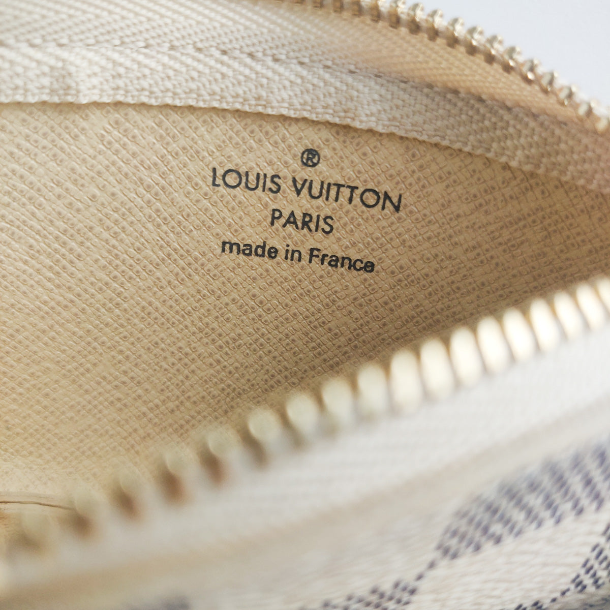 Louis Vuitton Damier Azur Key Pouch (SHF-8EsZE7)