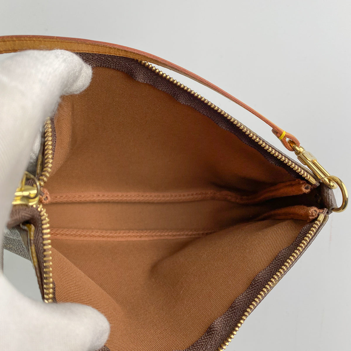 Louis Vuitton Pochette Accessoires Beige Cloth ref.1007067 - Joli Closet