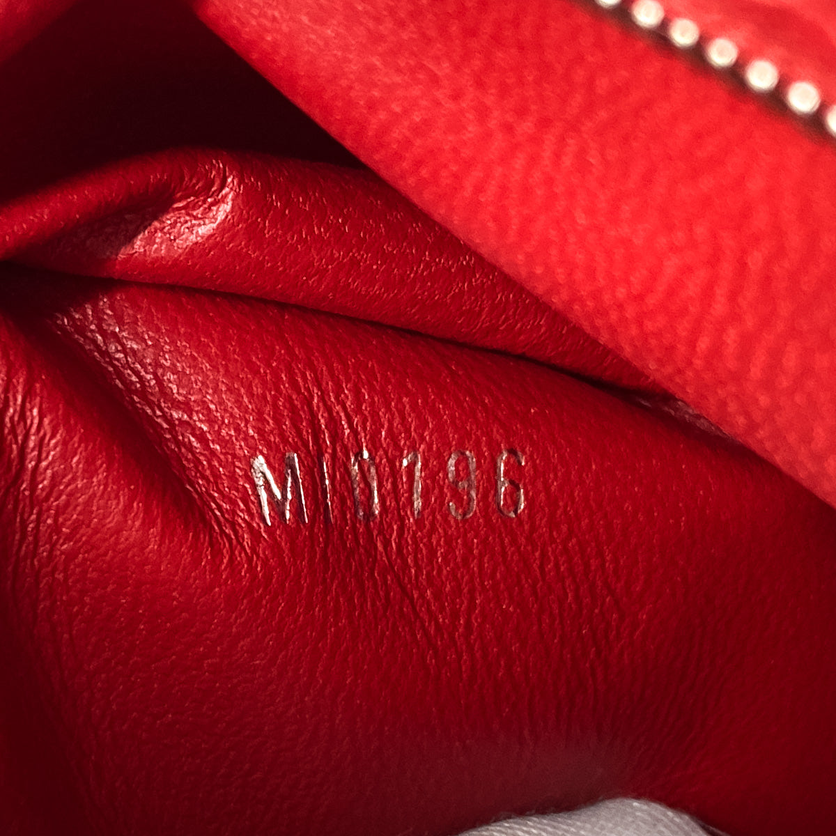 Capucines cloth handbag Louis Vuitton Red in Cloth - 26500450