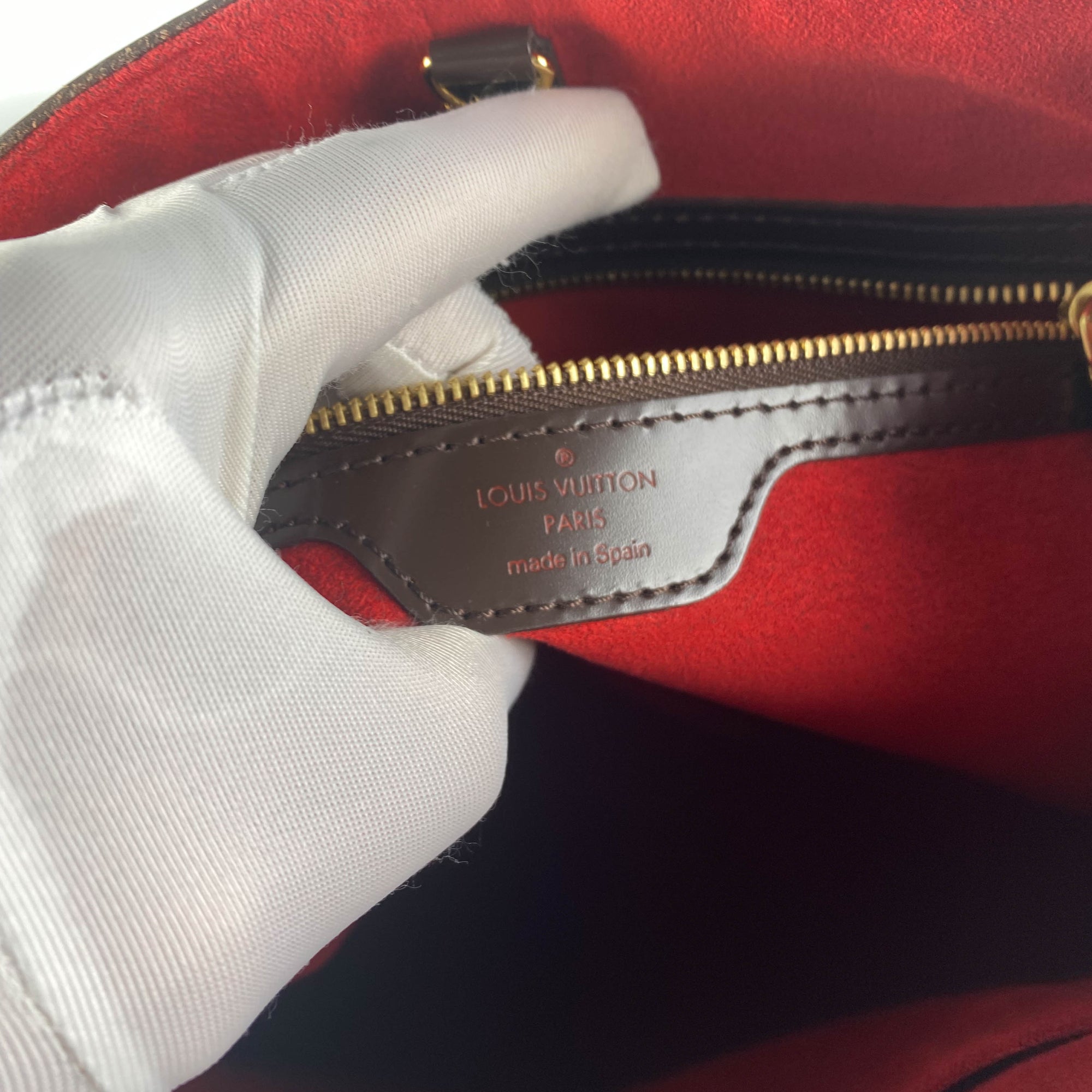 Louis Vuitton Hampstead PM .size  Louis vuitton shoulder bag, Vuitton, Louis  vuitton