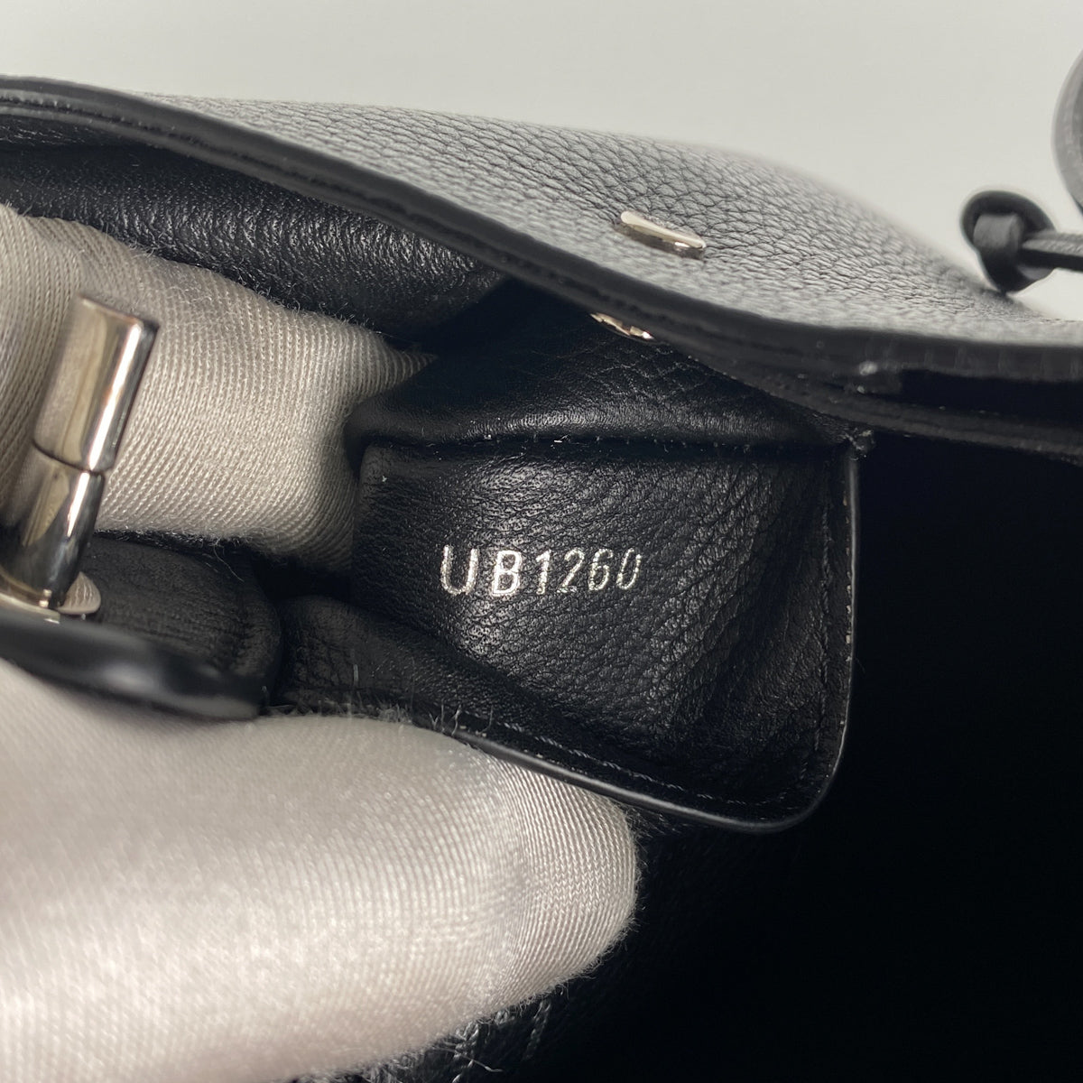Louis Vuitton 2020 pre-owned Nano Lock Me Bucket Bag - Farfetch