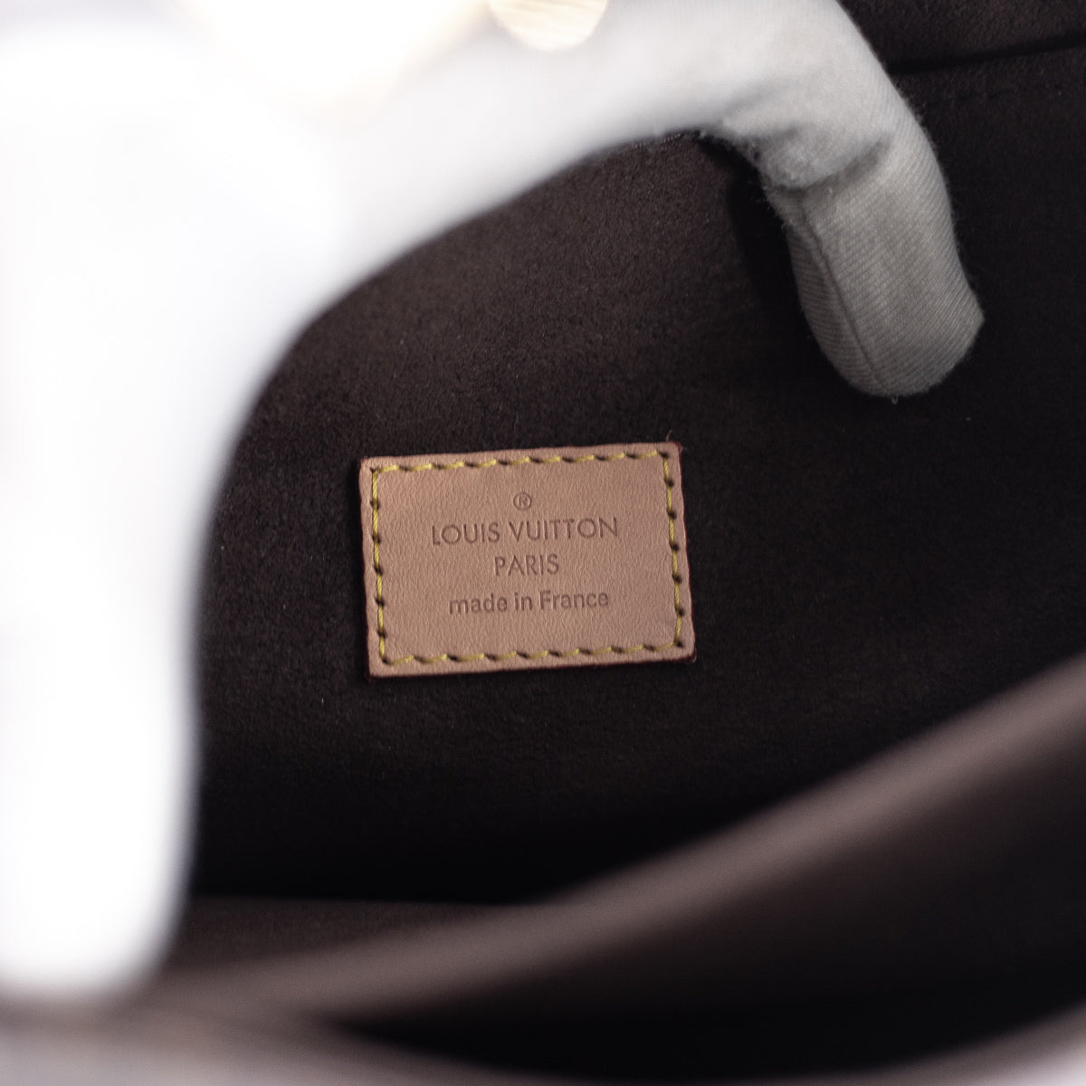 情人節禮物Louis Vuitton M45596 Pochette Metis 壓印大號手袋斜挎包白色尺寸： 25x19x7cm - LuxuryGZ