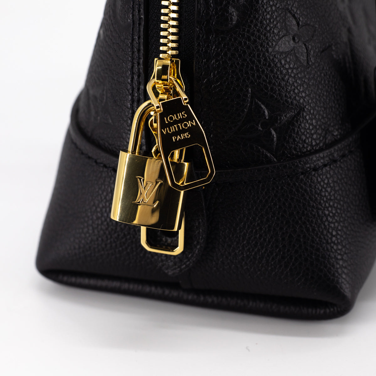 Instagram: @quennandher // louis vuitton alma bb epi leather black bag //  louis vuitton bag strap // charriol bracelet // p…