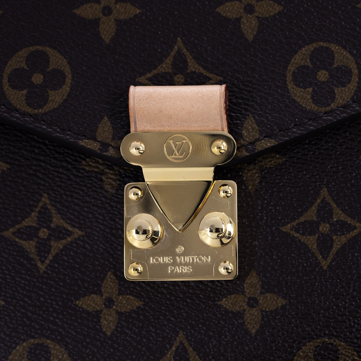 Louis Vuitton 40780 🏄 size 25x10x20 - Nayya Collection