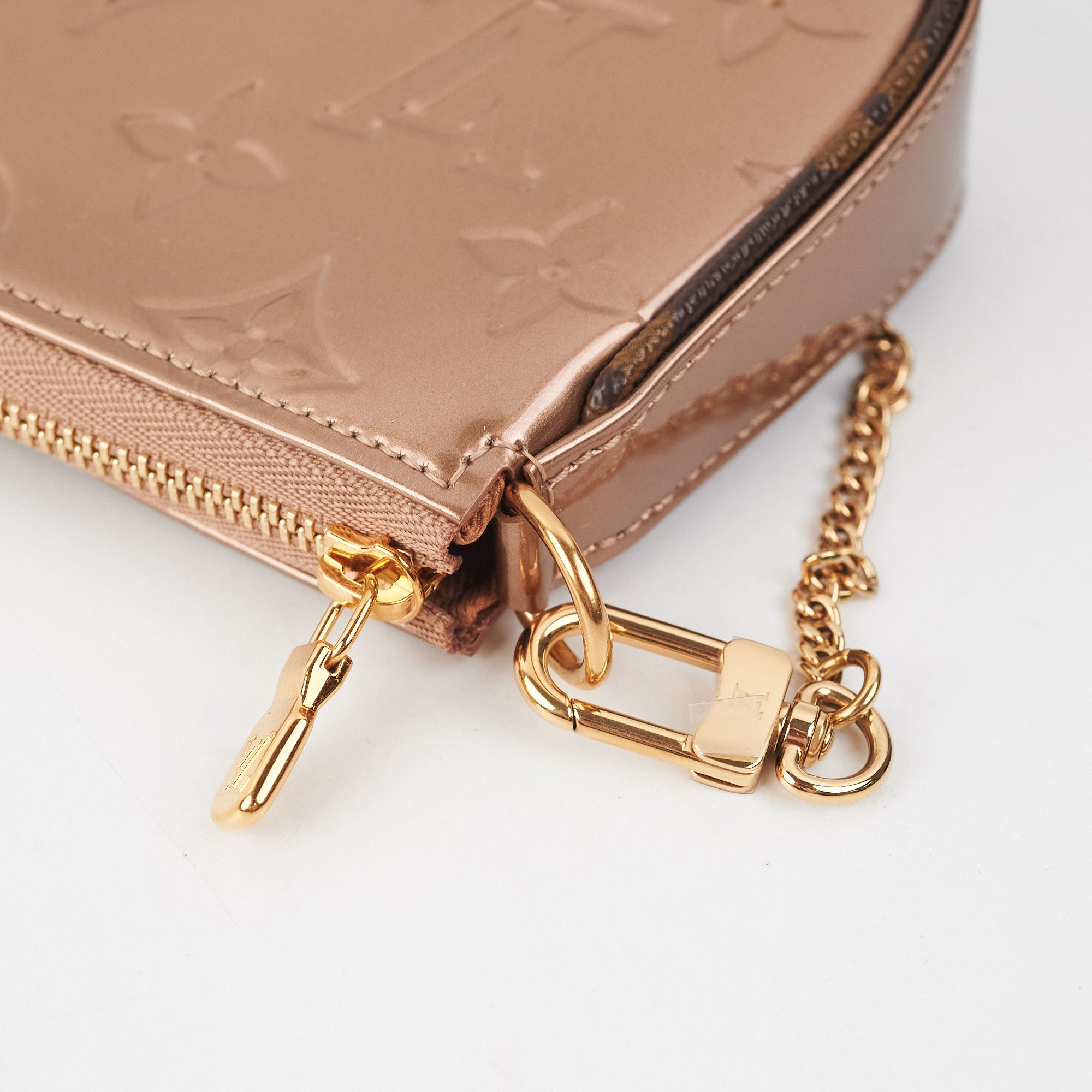 Louis Vuitton Vernis Monogram Metallic Rose Gold Mini Pochette 5lk82s at  1stDibs  rose gold louis vuitton bag, louis vuitton small purse, louis vuitton  rose gold bag