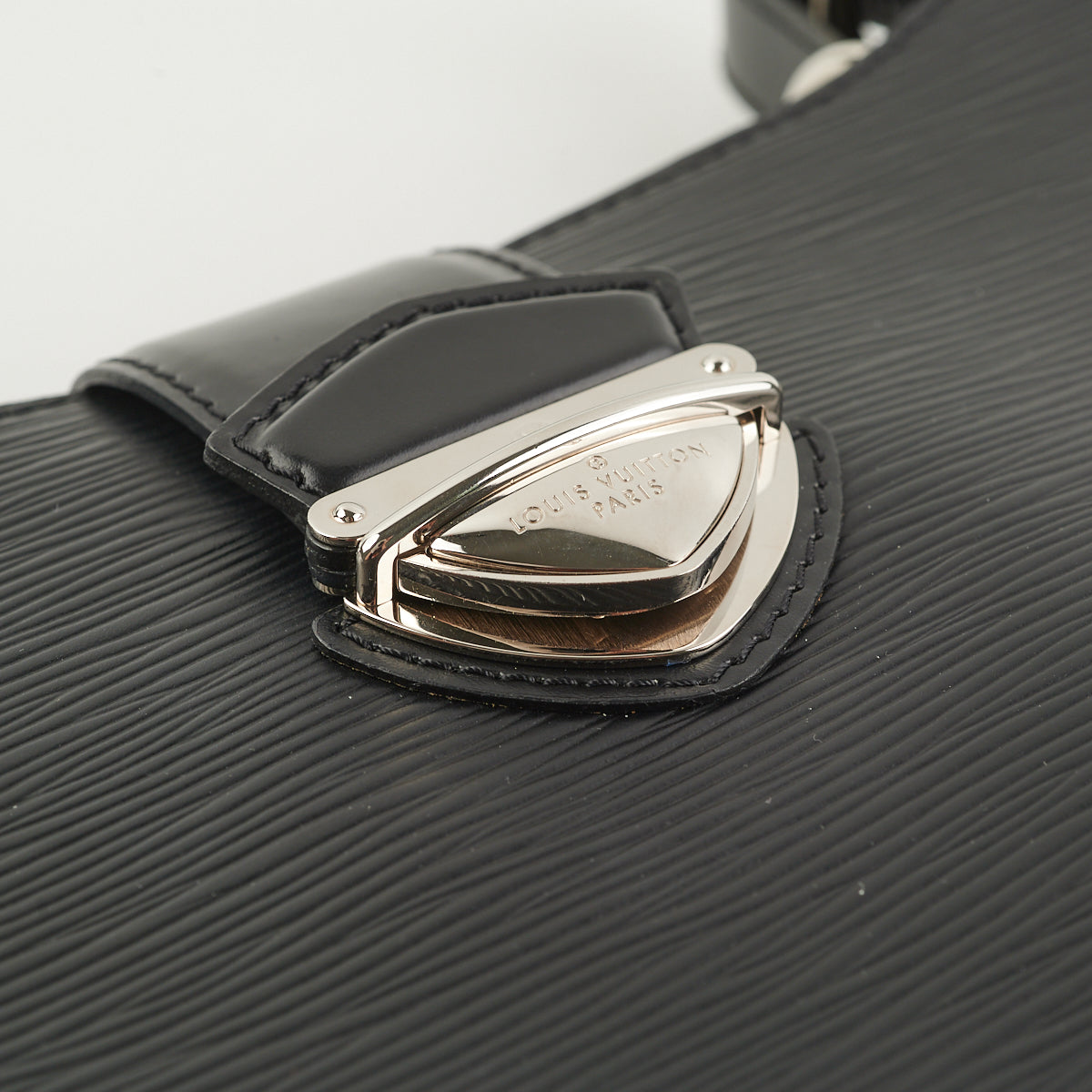 Sold at Auction: Louis Vuitton Bagatelle Epi Shoulder Bag