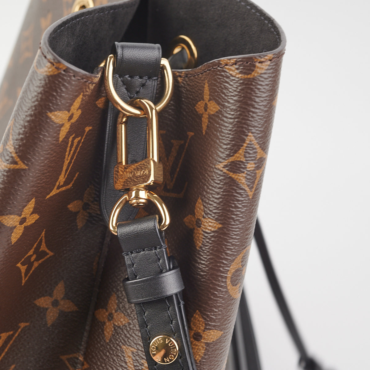 Louis Vuitton Neo Noe in black (FOC base shaper), Luxury, Bags