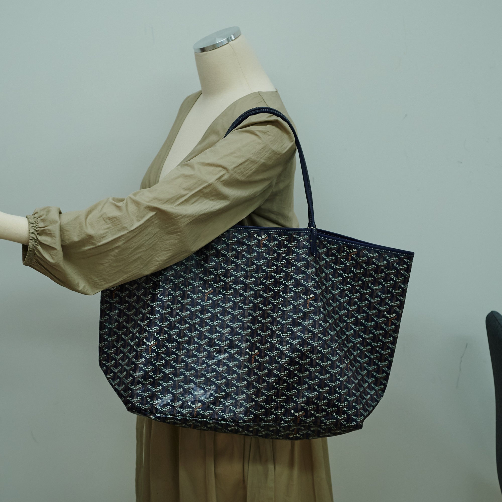 Leather bag Goyard Navy in Leather - 26573029
