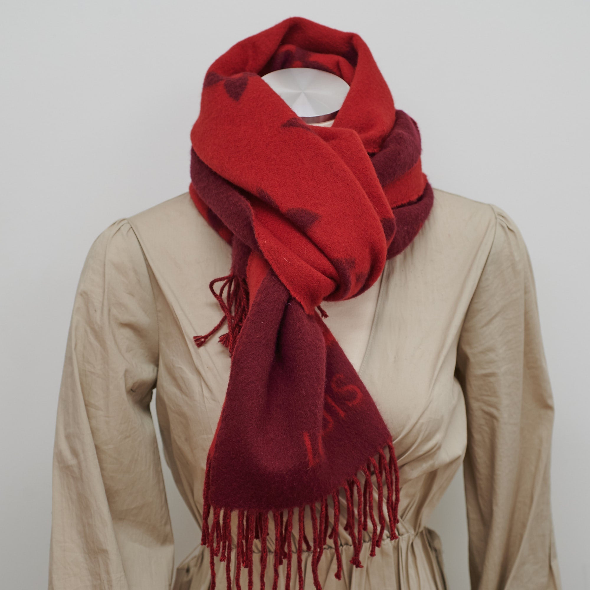 Louis Vuitton Red Cashmere Reykjavik Scarf at 1stDibs  louis vuitton red  scarf, red louis vuitton scarf, louis vuitton cashmere scarf