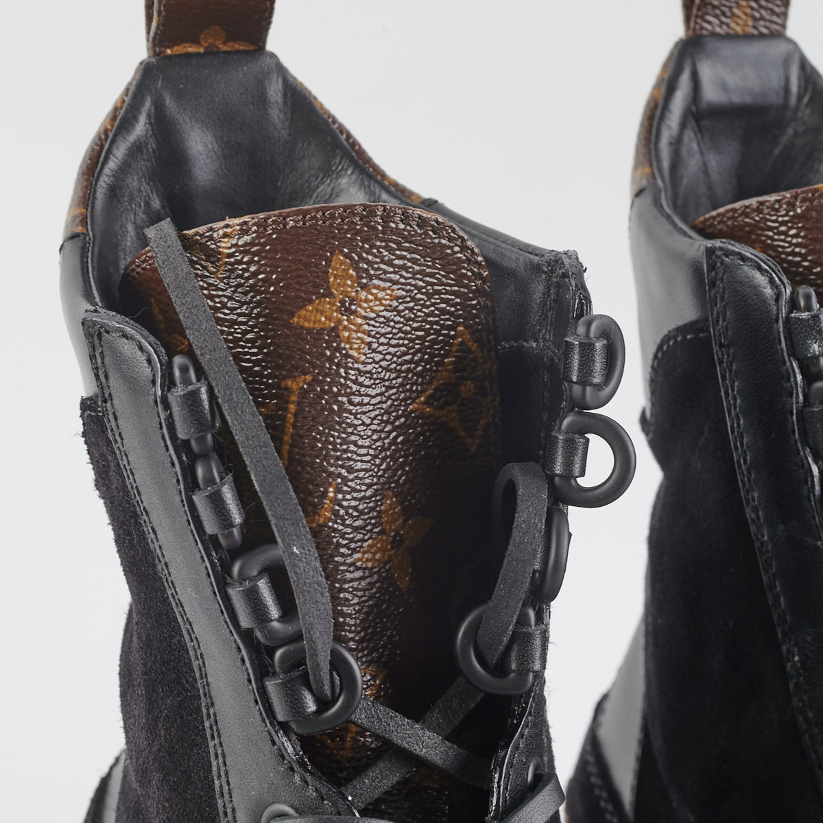 Louis Vuitton Laureate Desert Boots in Black Suede ref.752592