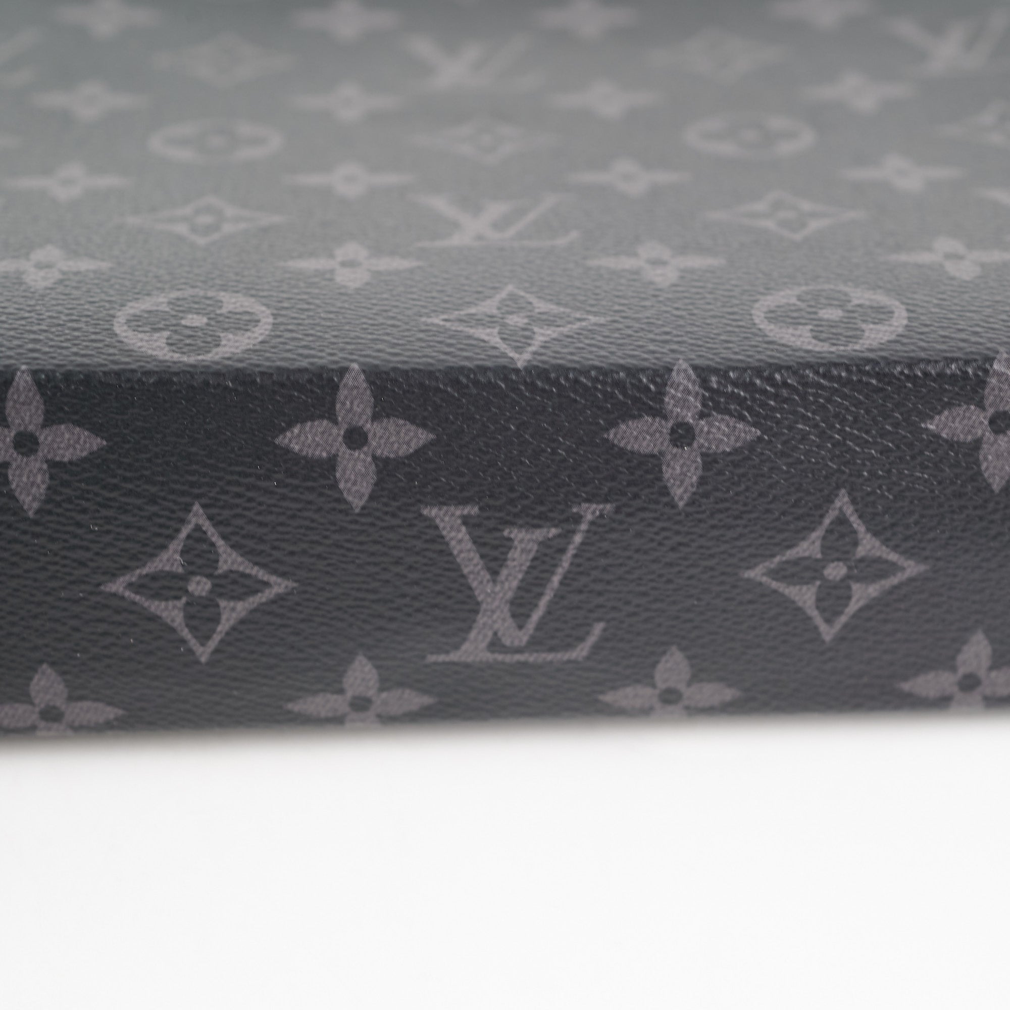 Louis Vuitton Monogram Taigarama Pochette Voyage MM (SHG-XGxVo6