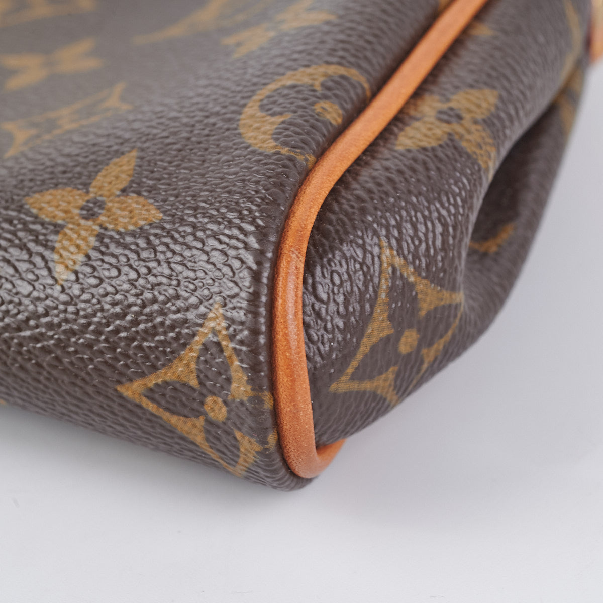 Eva cloth handbag Louis Vuitton White in Cloth - 27697998