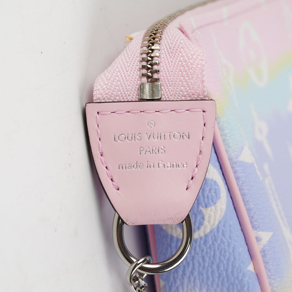 Louis Vuitton Monogram Escale Mini Pochette Accessoires (SHG-AjM93u) –  LuxeDH