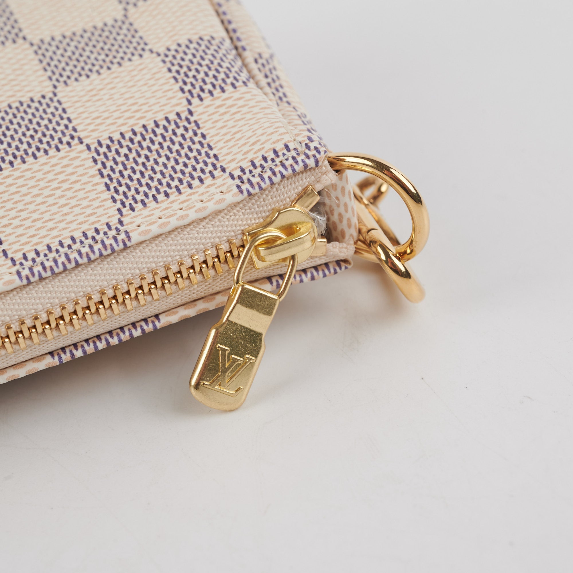 Louis Vuitton Damier Azur Mini Pochette Accessoires N58010 White Cloth  ref.943486 - Joli Closet