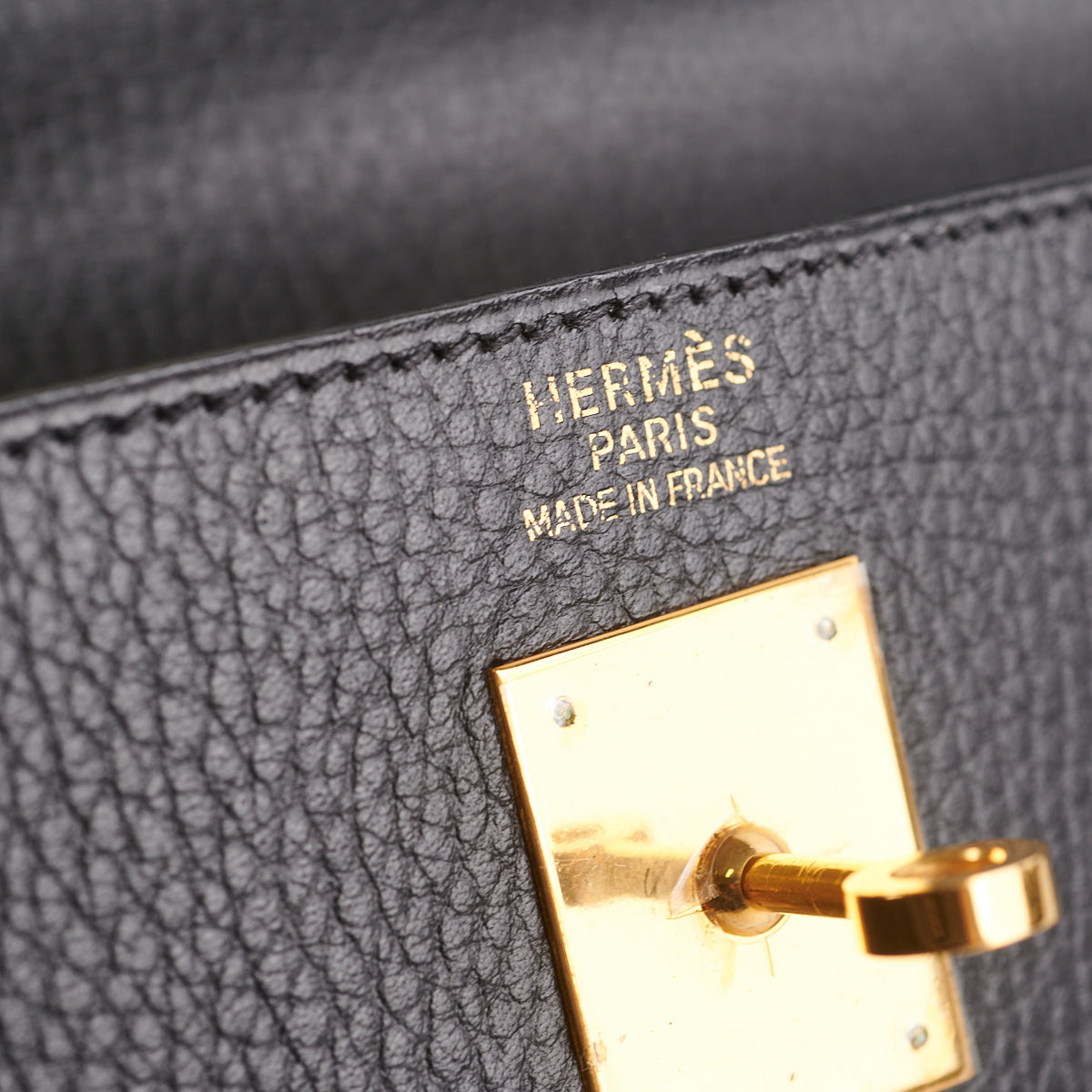 Hermes Kelly Handbag Bicolor Ardennes with Gold Hardware 40 3954025