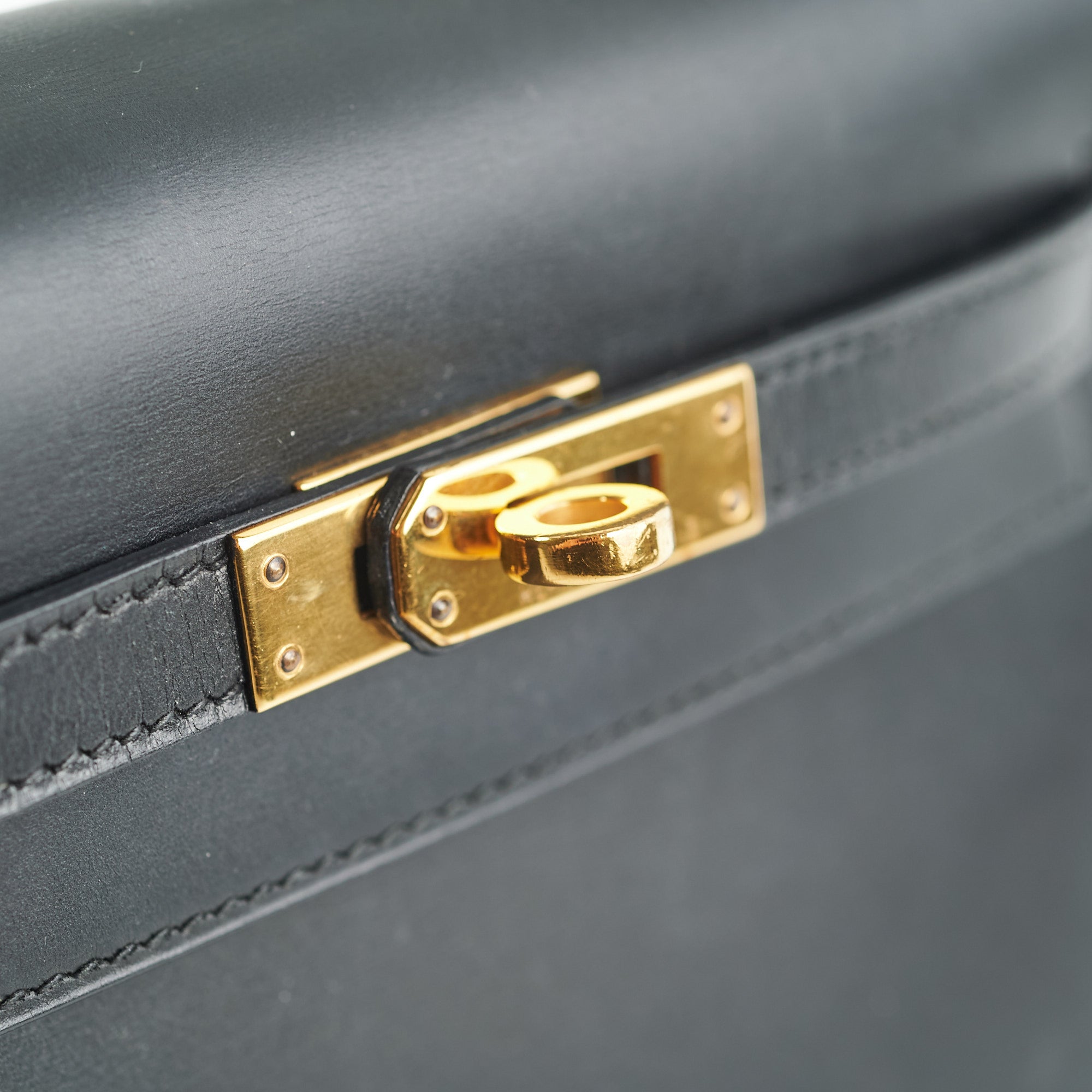 Privé Porter - 🦗 Hermès Kelly Mini II Vert Criquet Chèvre Leather Gold  Hardware 2021 #priveporter #hermes #kellymini